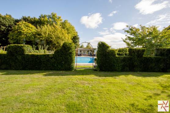 3363N 7 tv shoot location house in North Yorkshire with stunning gardens and swimming pool