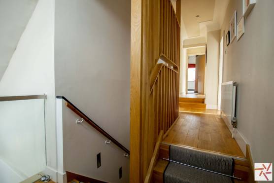 3373V 22 tv shoot location house in Merseyside family home with large corridors and staircase