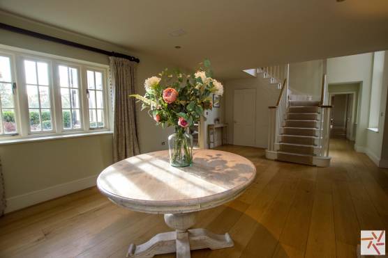 3376C 11 photo shoot location house in Cheshire with large reception room