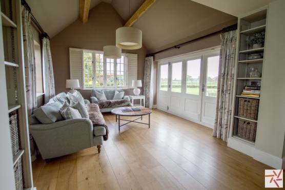 3376C 14 tv commercial location house in Cheshire with large reception room