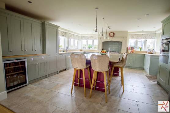 3376C 2 tv shoot location house in Cheshire with open plan kitchen, dining and living area