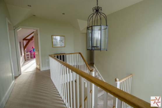 3376C 22 tv shoot location house in Cheshire with large light landing