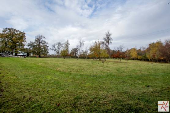 3376C 35 filming location house in Cheshire with large garden with rural views