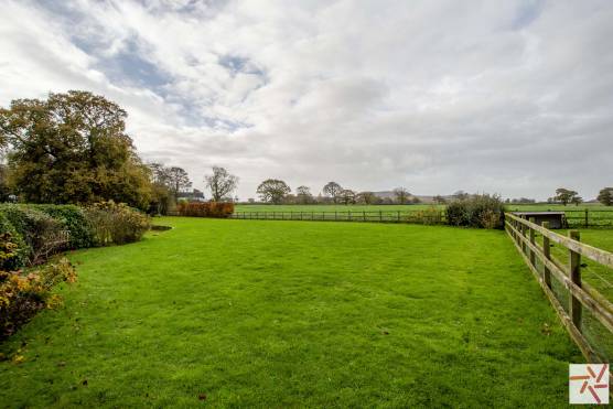 3376C 38 tv drama location house in Cheshire with large garden with rural views