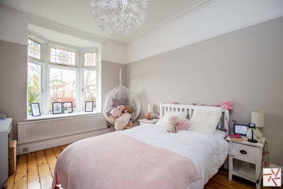 3378C 13 tv drama location house in Cheshire Period property with large light kids bedroom