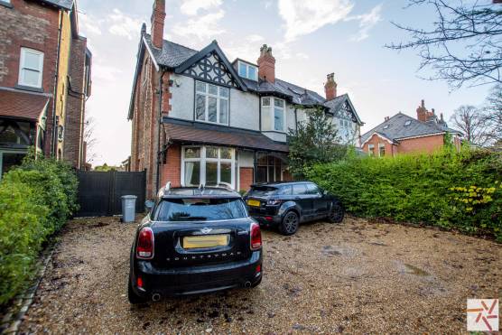 3378C 21 photo shoot location house in Cheshire Period property with large garden and driveway