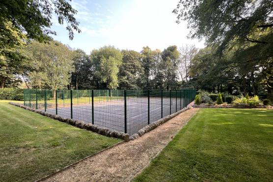 3379W 47 photo shoot location house in Leeds outdoor tennis court.JPG