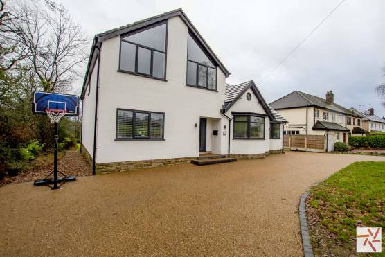 3380C 23 tv drama location house in Cheshire with large driveway