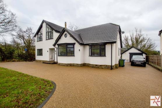 3380C 24 tv drama location house in Cheshire with large driveway