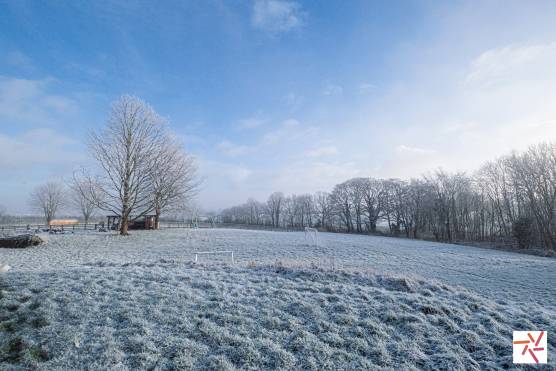 3384L 36 photo shoot location house in Lancashire beautiful family home in rural setting with paddocks