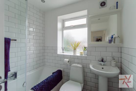 3388C 14 tv commercial location house in Cheshire bathroom.jpg