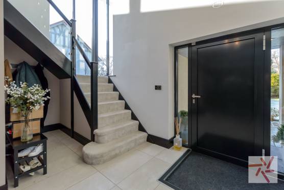 3385L 13 photo shoot location house in Lancashire modern house doorway and staircase