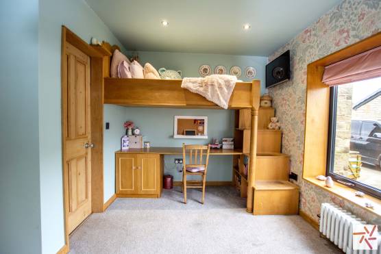 3389W 24 tv drama location house in West Yorkshire large kids bedroom