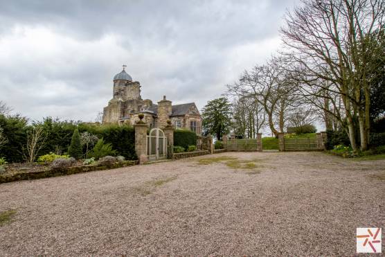 3398S 56 tv drama location house in Staffordshire historical property with impressive gardens and views