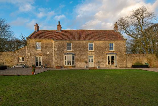 3399N 33 tv drama location house in North Yorkshire stylish farmhouse with large garden