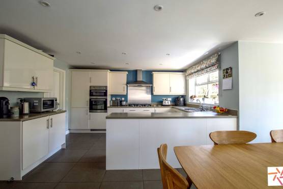 3404W 2 filming location house in West Yorkshire open plan family kitchen.jpg