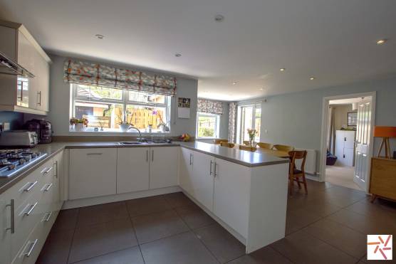 3404W 3 tv drama location house in Leeds family open plan kitchen.jpg