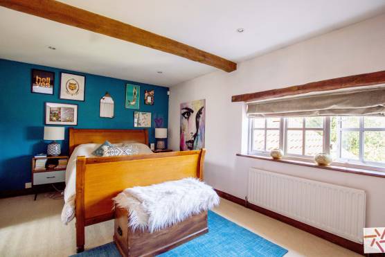 3400W 16 photo shoot location house in West Yorkshire large bedroom with exposed beams