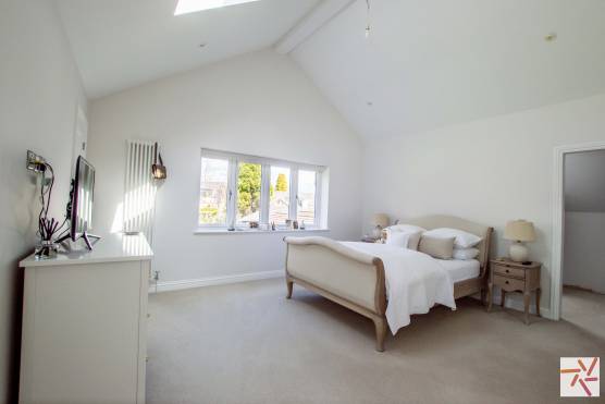 3401W 13 tv drama location house in West Yorkshire with large light bedroom