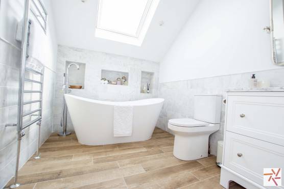 3401W 19 tv commercial location house in West Yorkshire with large bathroom