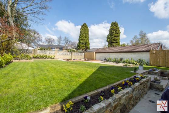 3401W 22 tv shoot location house in West Yorkshire with open plan kitchen and living area and large garden