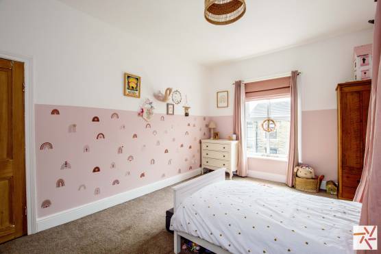 3405W 13 tv drama shoot location house in West Yorkshire with cute kids bedroom