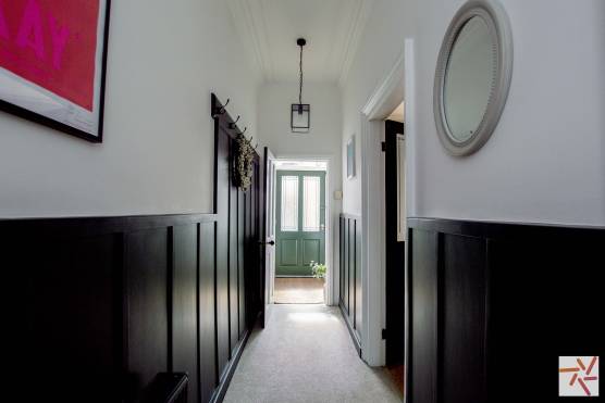 3405W 18 tv drama shoot location house in West Yorkshire with large hallway