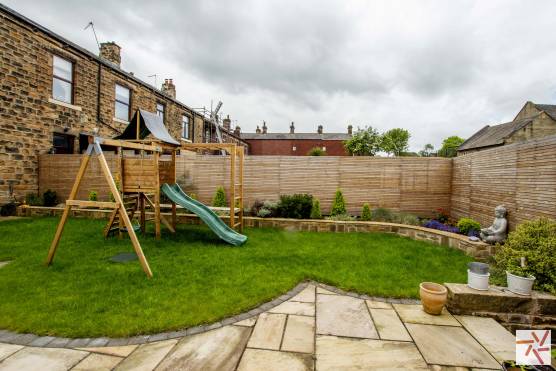 3405W 22 tv shoot location house in West Yorkshire with large garden and patio area