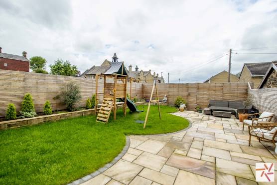 3405W 24 tv commercial location house in West Yorkshire with large garden and patio area