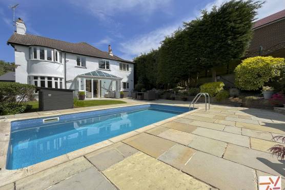 3408W 2 photo shoot location house in Leeds outdoor swimming pool family homew