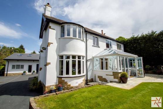 3408W 32 tv drama location house in West Yorkshire family home with conservatory