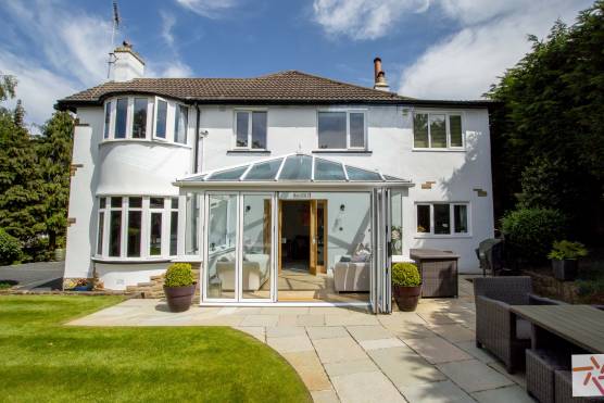 3408W 33 photo shoot location house in West Yorkshire family white house with conservatory