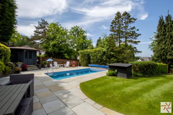 3408W 4 tv drama location house in Leeds family garden with outdoor swimming pool.