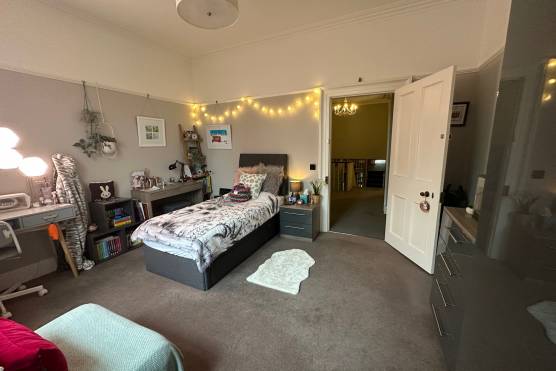 3413W 40 tv drama location house in Leeds kids bedroom.jpg