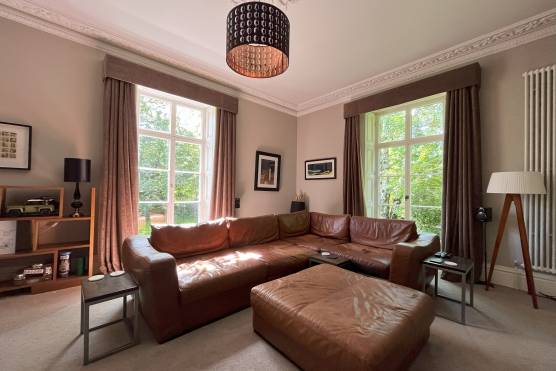 3431W 21 tv drama location house in west yorkshire period property living room