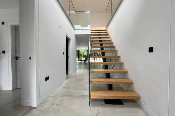 3415V-24-tv-commercial-location-house-in-Merseyside-contemporary-staircase.jpeg