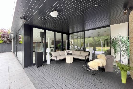 3415V 31 tv shoot location house in Merseyside contemporary seating area garden.jpeg