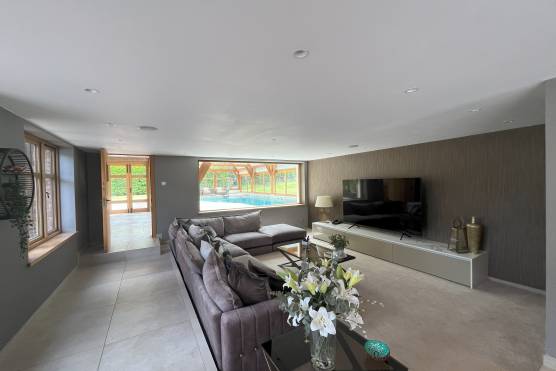 3409V 25 tv drama location house in Merseyside large property with multiple living rooms