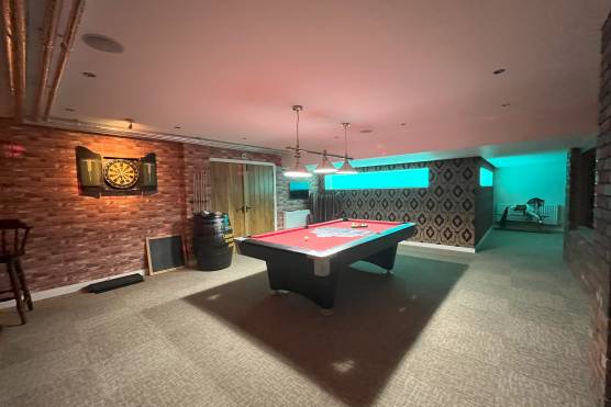 3409V 41 filming location house in Merseyside large property with large bar and games area