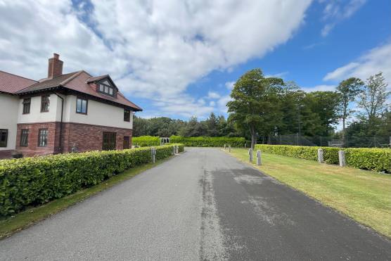 3409V 58 tv shoot location house in Merseyside large property with large gardens and driveway