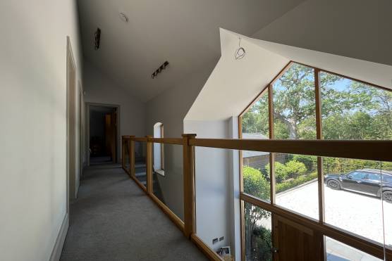 3417C 17 tv shoot location house in Cheshire with long light hallway