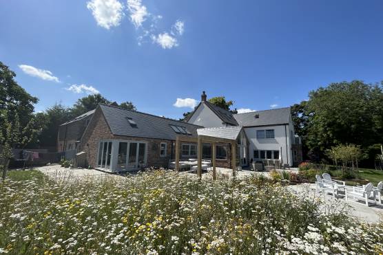 3420NG 18 tv shoot location house in Nottinghamshire with large garden