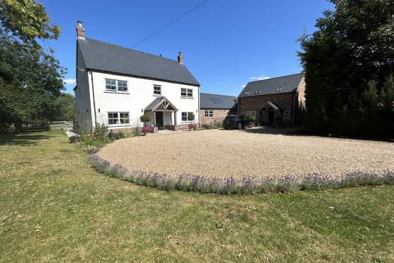 3420NG 22 filming location house in Nottinghamshire with large garden and driveway