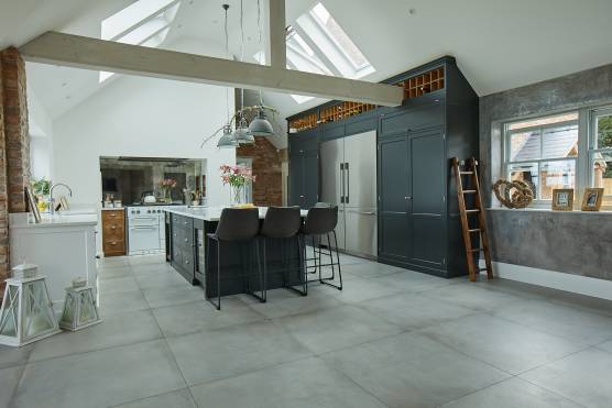 3420NG 3 tv shoot location house in Nottinghamshire stylish open plan kitchen with beams