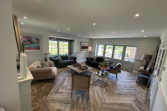 3420NG 5 tv commercial location house in Nottinghamshire stylish living room