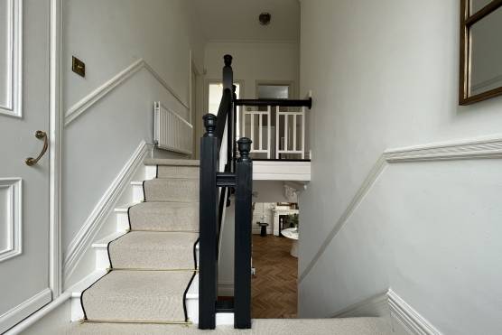 3422M 39 tv shoot location house in Manchester with large light staircase