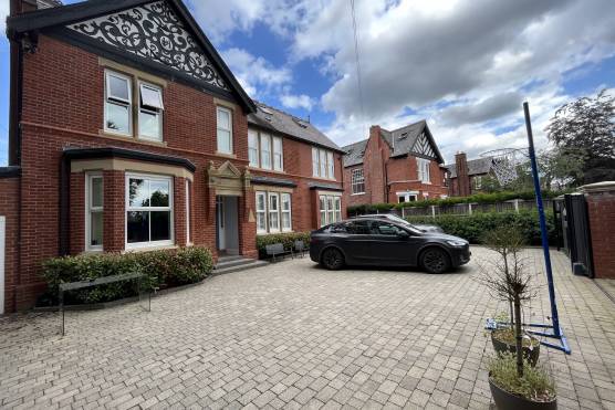 3422M 47 filming location house in Manchester stylish open plan family home with large driveway