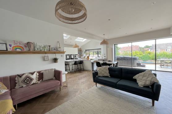 3422M 5 tv commercial location house in Manchester modern open plan kitchen with kitchen island