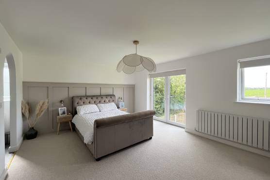 3426W 15 filming location house in Cheshire large stylish bedroom