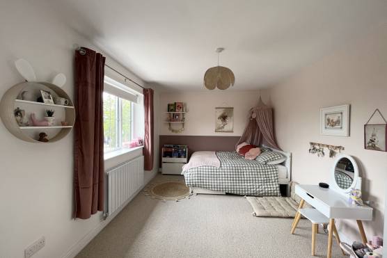 3426W 18 tv drama location house in Cheshire large stylish kids bedroom